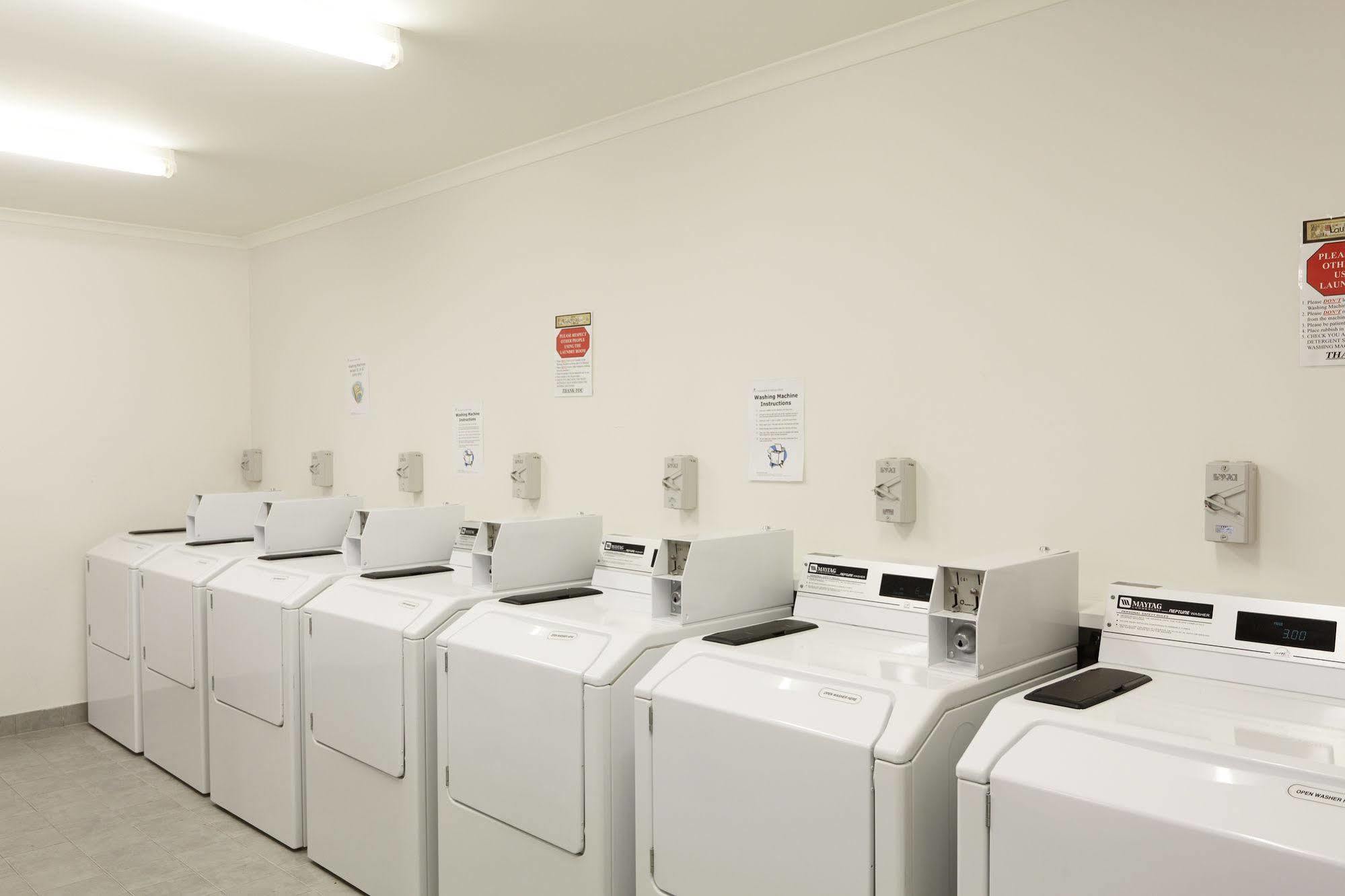 Macquarie University Village Сидней Экстерьер фото