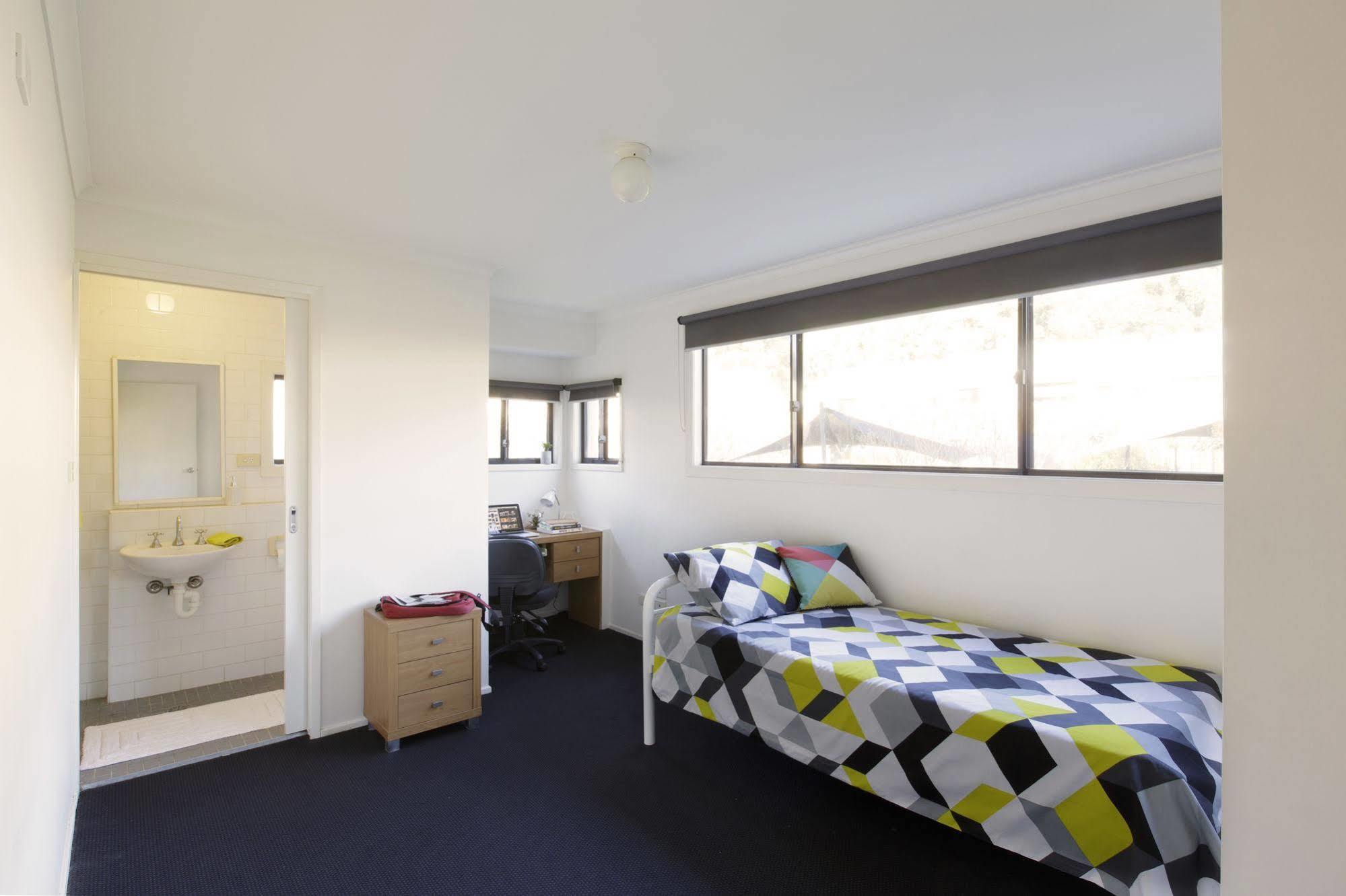 Macquarie University Village Сидней Экстерьер фото